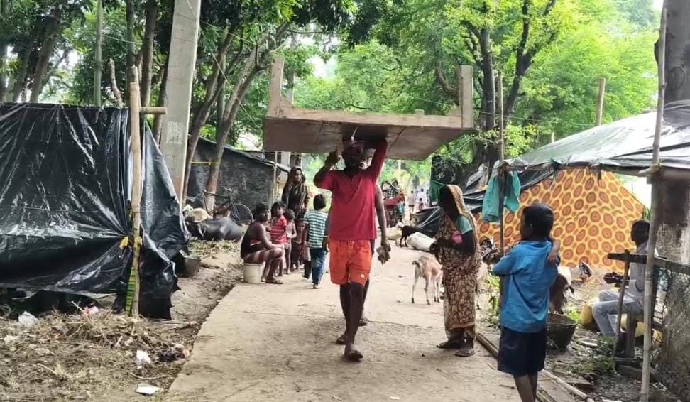 भागलपुर में बाढ़ का कहर: घर छोड़ने को मजबूर दियारा के लोग, ऊंचे स्थानों पर ली शरण