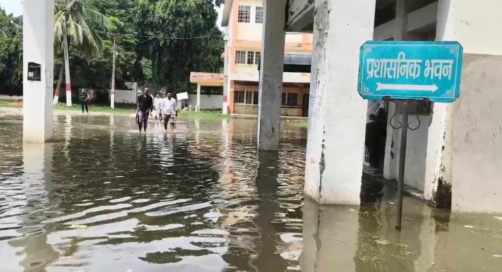 गंगा के उफान से TMBU में बढ़ी मुश्किलें, परिसर में घुसा बाढ़ का पानी; कामकाज पर मंडराया संकट