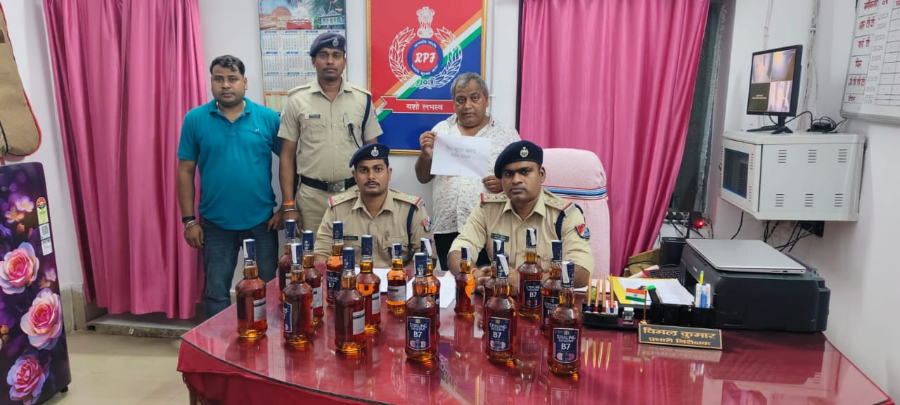 गंगा-दामोदर एक्सप्रेस से 11.28 लीटर अंग्रेजी शराब बरामद, एक गिरफ्तार