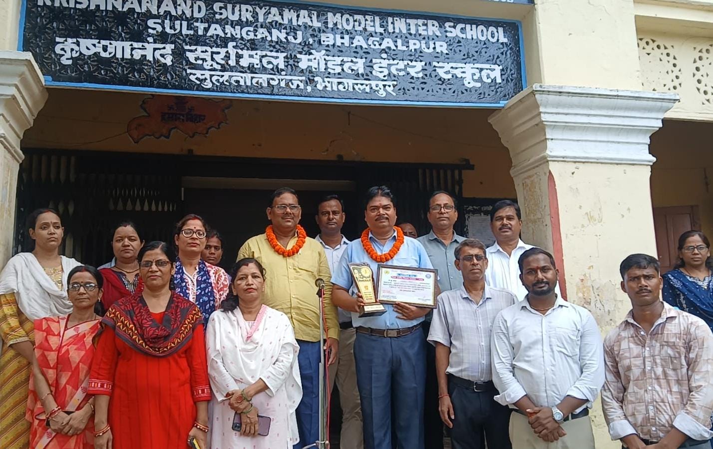 सुल्तानगंज के शिक्षक चन्द्रशेखर चौधरी को मिला शिक्षक सम्मान, स्कूल में आयोजित हुआ सम्मान समारोह