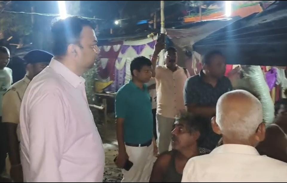 भागलपुर में गंगा का उफान, 86 से अधिक पंचायतें बाढ़ की चपेट में; प्रभारी सचिव ने देर रात तक राहत शिविरों का किया निरीक्षण