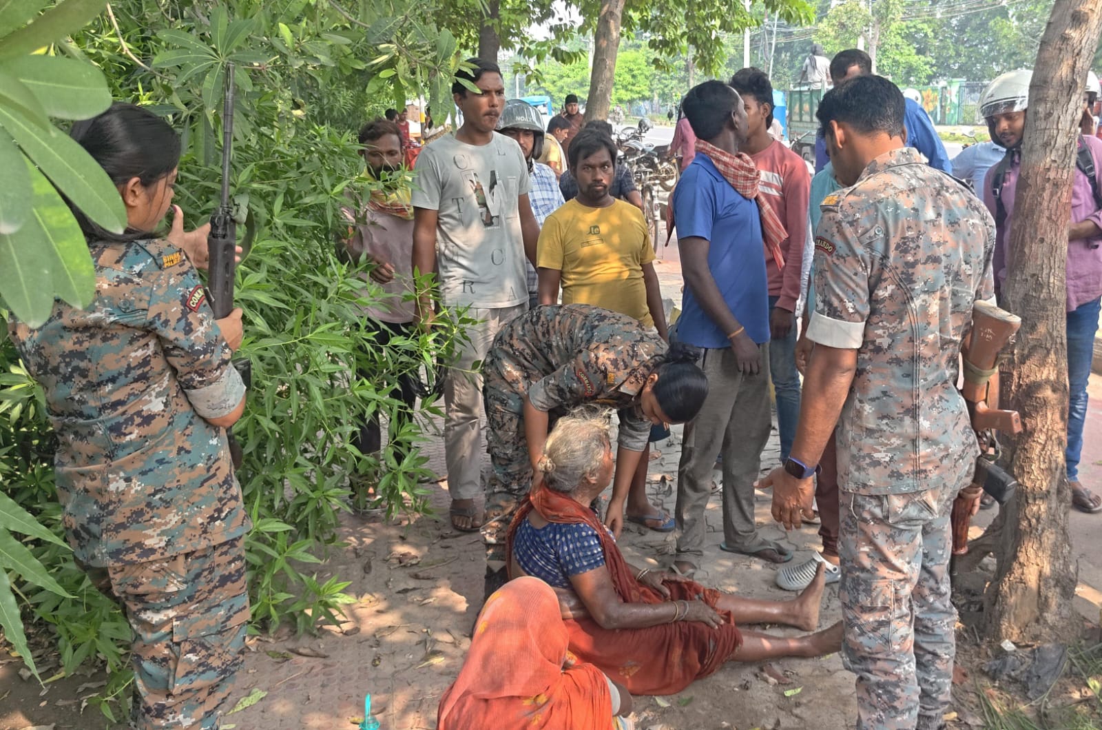 भागलपुर में तेज रफ्तार कार ने घास बेच रही दो बुजुर्ग महिलाओं को मारी टक्कर, गंभीर हालत में मायागंज रेफर