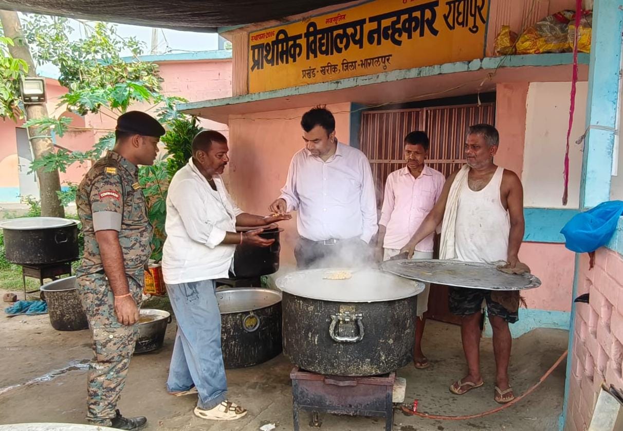 गंगा के बढ़ते जलस्तर के बीच राघोपुर बांध का औचक निरीक्षण, प्रभारी सचिव ने 24×7 निगरानी के दिए निर्देश