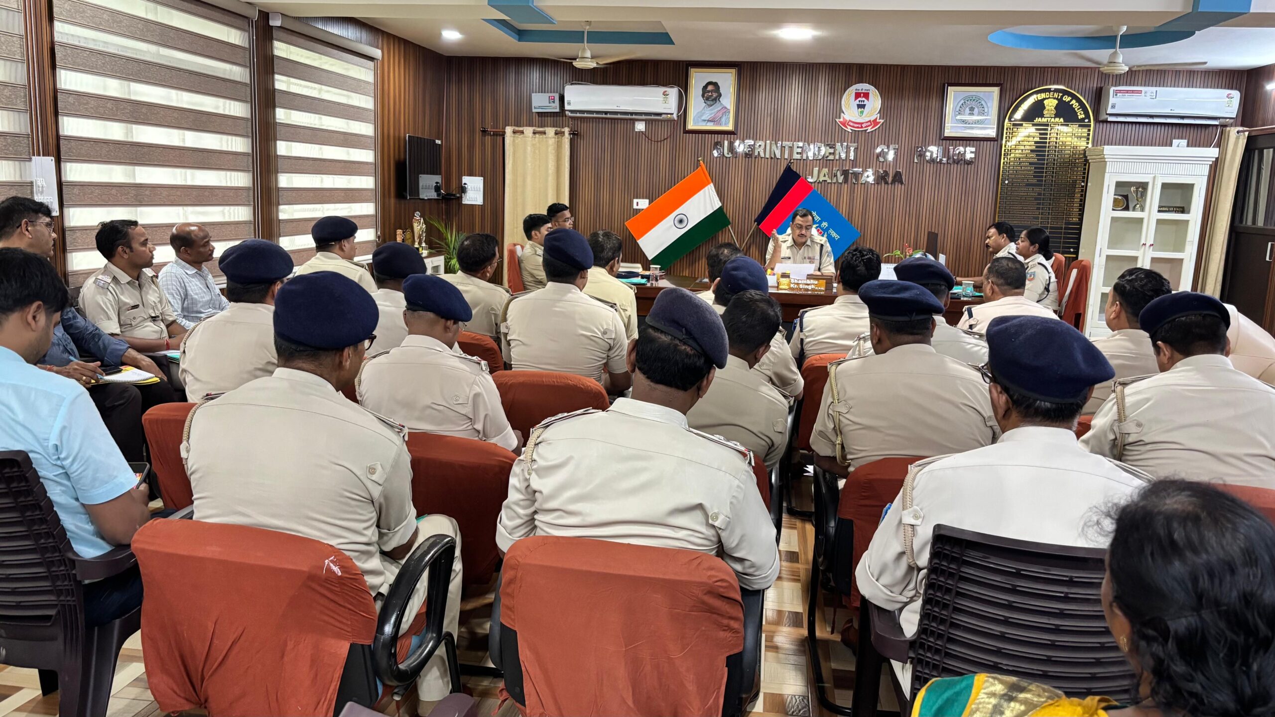 जामताड़ा में एसपी की अध्यक्षता में मासिक अपराध गोष्ठी, साइबर अपराधियों पर शिकंजा कसने के सख्त निर्देश
