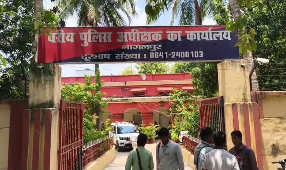 कहलगांव में नशे के कारोबार पर पुलिस का शिकंजा, 29.85 ग्राम ब्राउन शुगर और 52,650 रुपये के साथ तीन गिरफ्तार