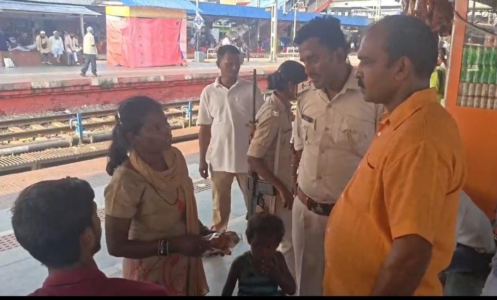 भागलपुर में तीन बच्चों को बहला-फुसलाकर ले जाने का मामला, आरोपी महिला रिंकी कुमारी गिरफ्तार