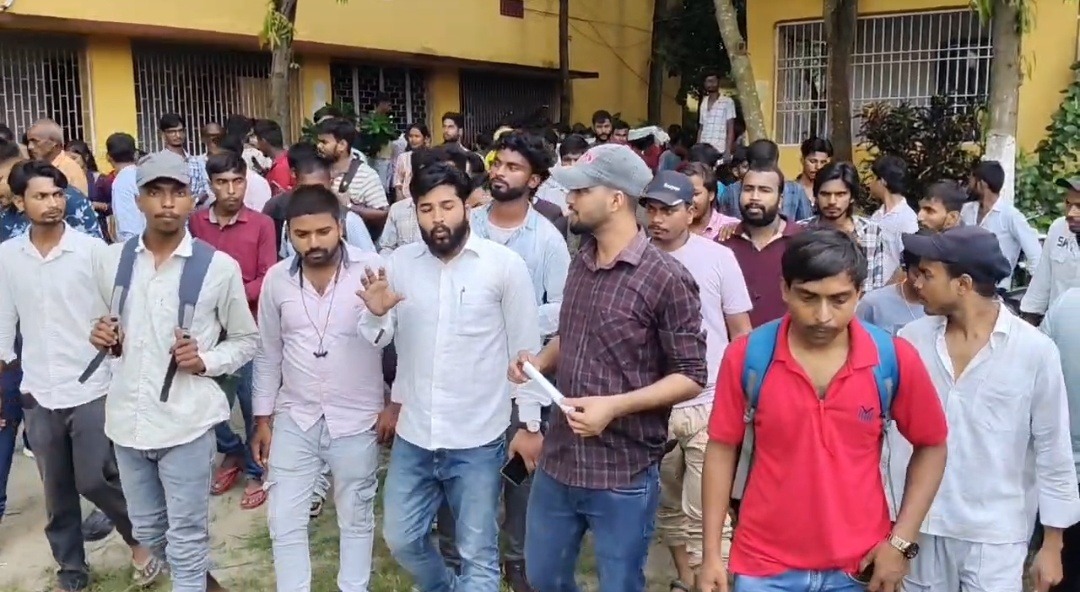 CIA परीक्षा के नाम पर छात्रों से 1100 रुपये वसूली का आरोप, विरोध के बाद परीक्षा स्थगित