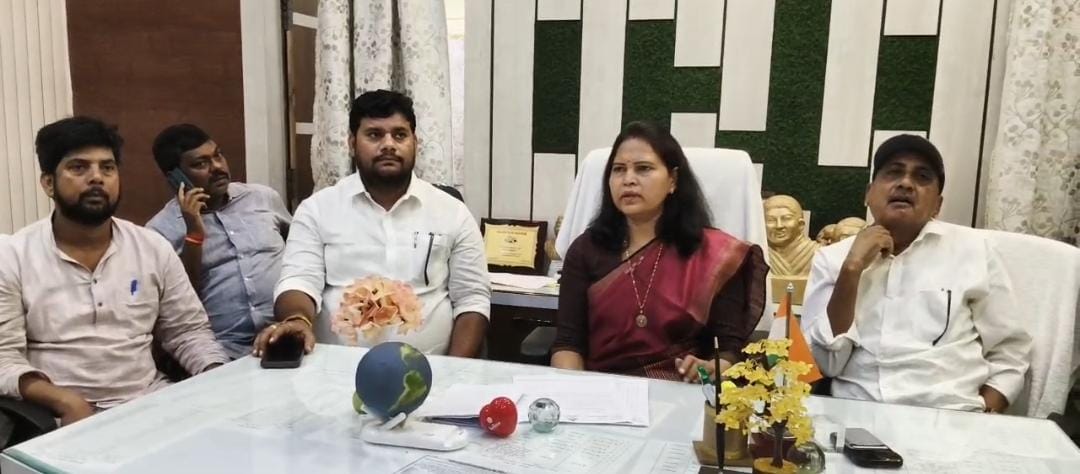 विकास राशि के बंटवारे को लेकर नगर निगम में घमासान, महापौर ने पार्षदों से बातचीत कर समाधान निकालने की अपील