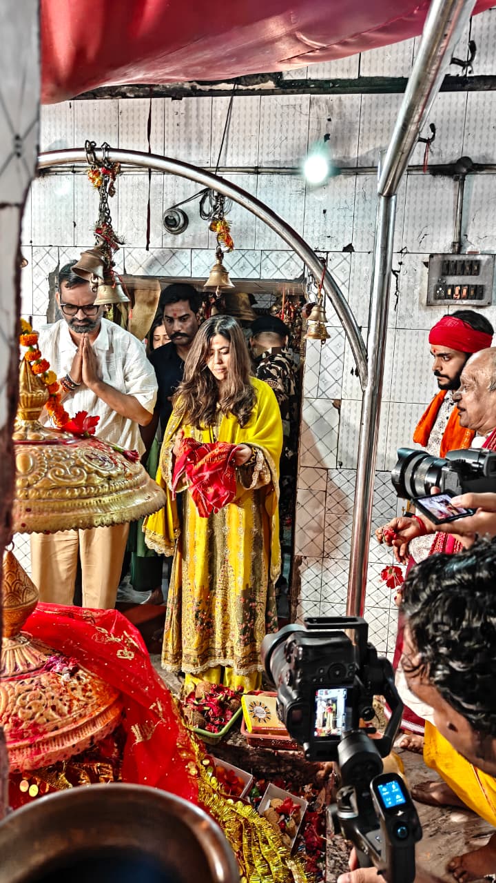 बिहटा के मां वन देवी महाधाम पहुंचीं एकता कपूर, ‘द वन’ की सफलता के लिए की पूजा-अर्चना