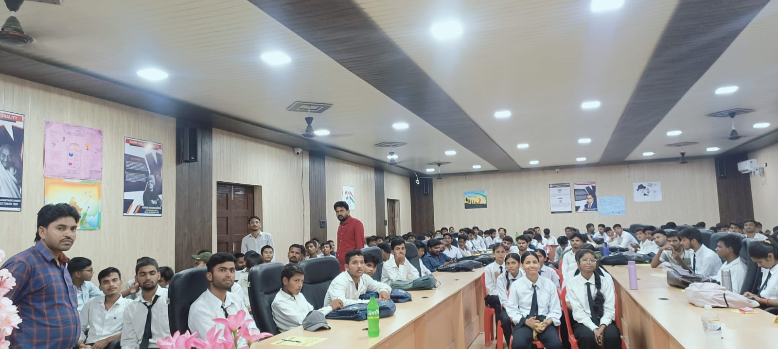 सहरसा में स्टूडेंट क्रेडिट कार्ड और स्वयं सहायता भत्ता योजना पर जागरूकता सेमिनार, छात्रों को दी आवेदन प्रक्रिया की जानकारी