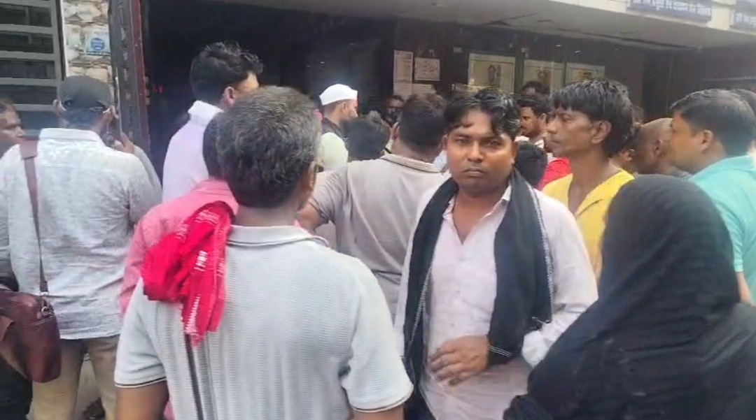 बेगूसराय में देर शाम अंधाधुंध फायरिंग, पार्षद पति समेत दो युवक घायल; पुलिस जांच में जुटी