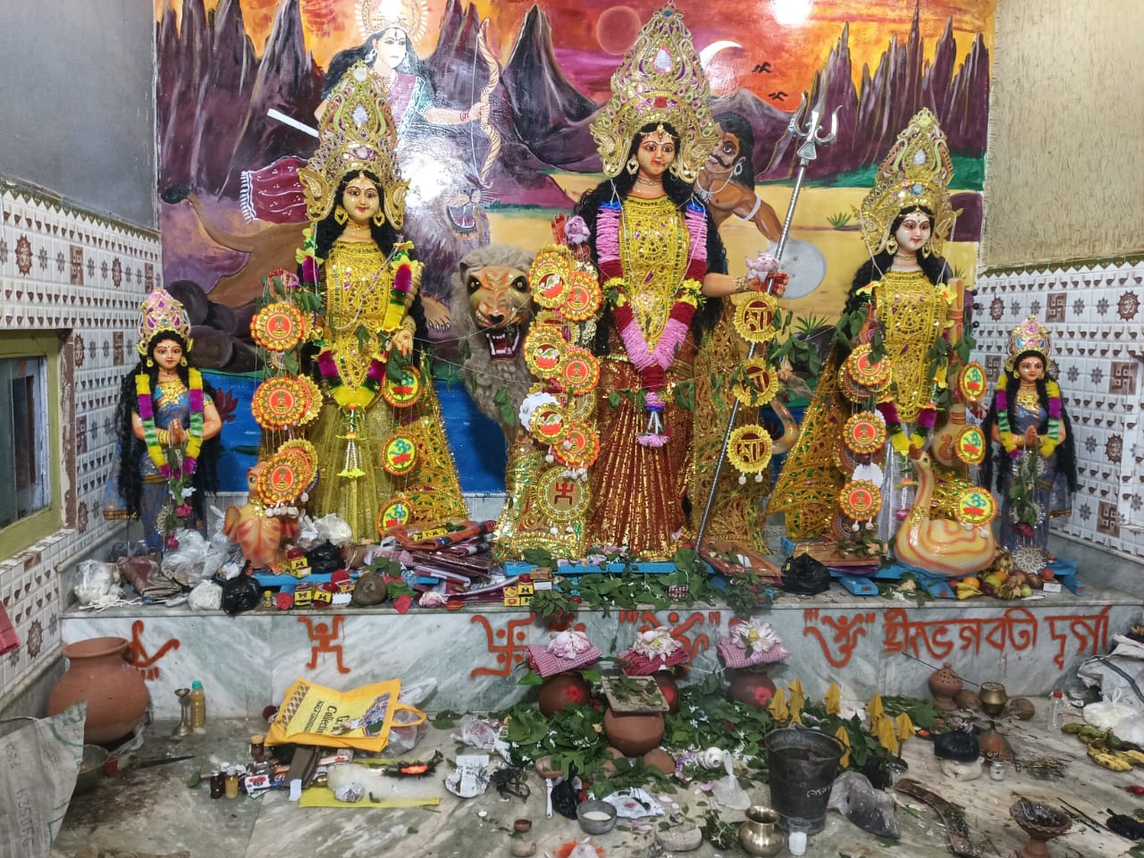 घोलजोड़ में धूमधाम से हुई मां भगवती की पूजा, भक्ति में डूबा पूरा गांव