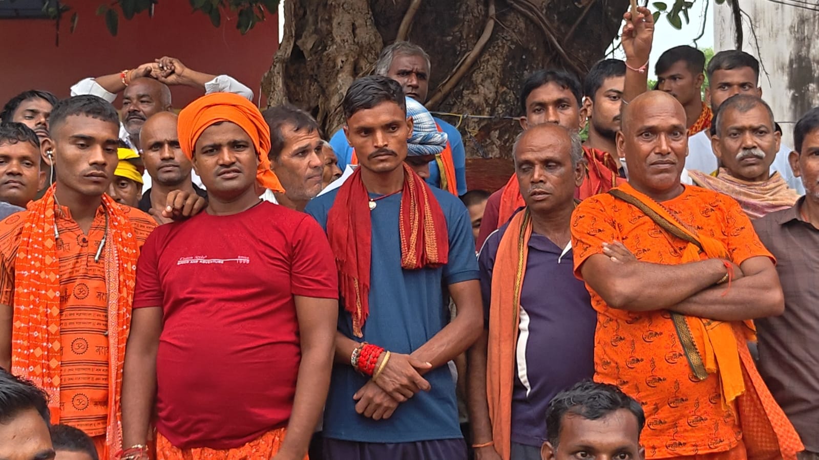 नाथनगर कांवरिया संघ की भव्य कांवर यात्रा, 35 कांवरों के साथ श्रद्धालु सुल्तानगंज से देवघर रवाना