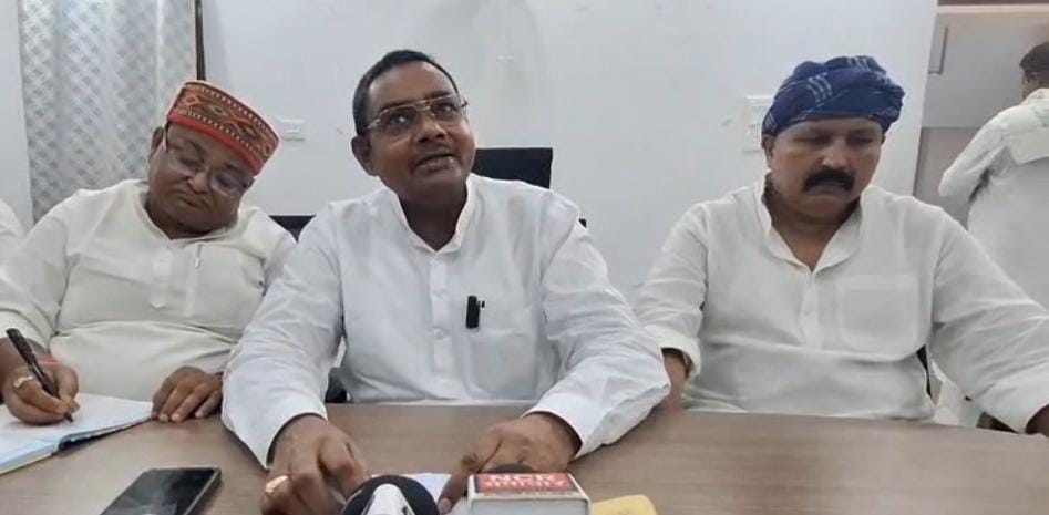 पूर्व मंत्री सुरेश पासवान का सरकार पर हमला, बाढ़ राहत व्यवस्था को लेकर उठाए सवाल
