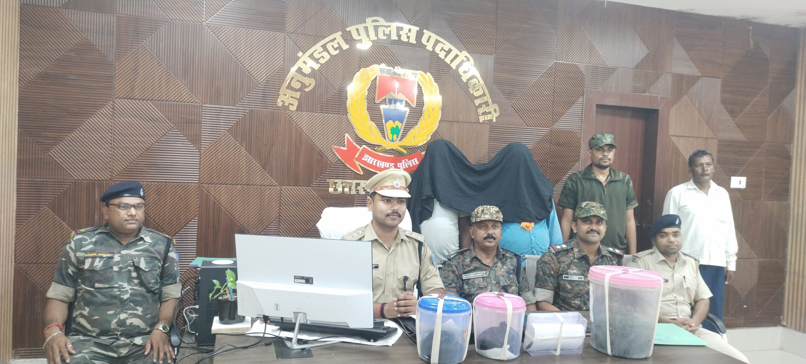 ऑपरेशन प्रहार के तहत पलामू पुलिस की बड़ी कार्रवाई, 9.660 किलो अफीम के साथ दो तस्कर गिरफ्तार