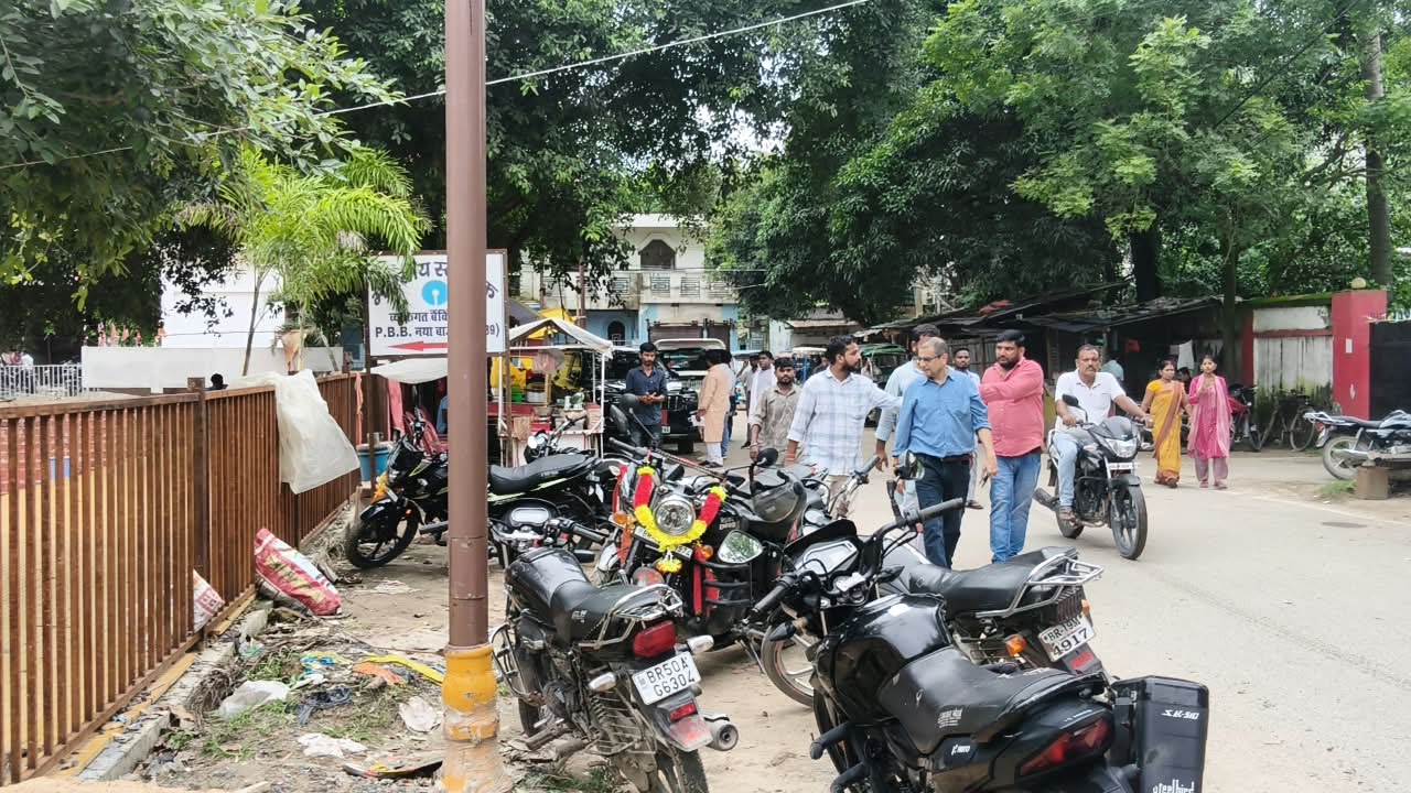 न्यायालय के आदेश पर डॉक्टर कल्याणी क्लीनिक से नया बाजार तक हटेगा अतिक्रमण, नगर आयुक्त ने किया निरीक्षण