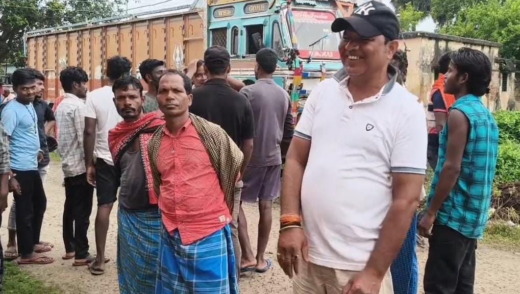 बाढ़ के पानी में मछली मारने के अधिकार को लेकर विवाद, रामपुर खुर्द और बिहारीपुर पक्ष आमने-सामने