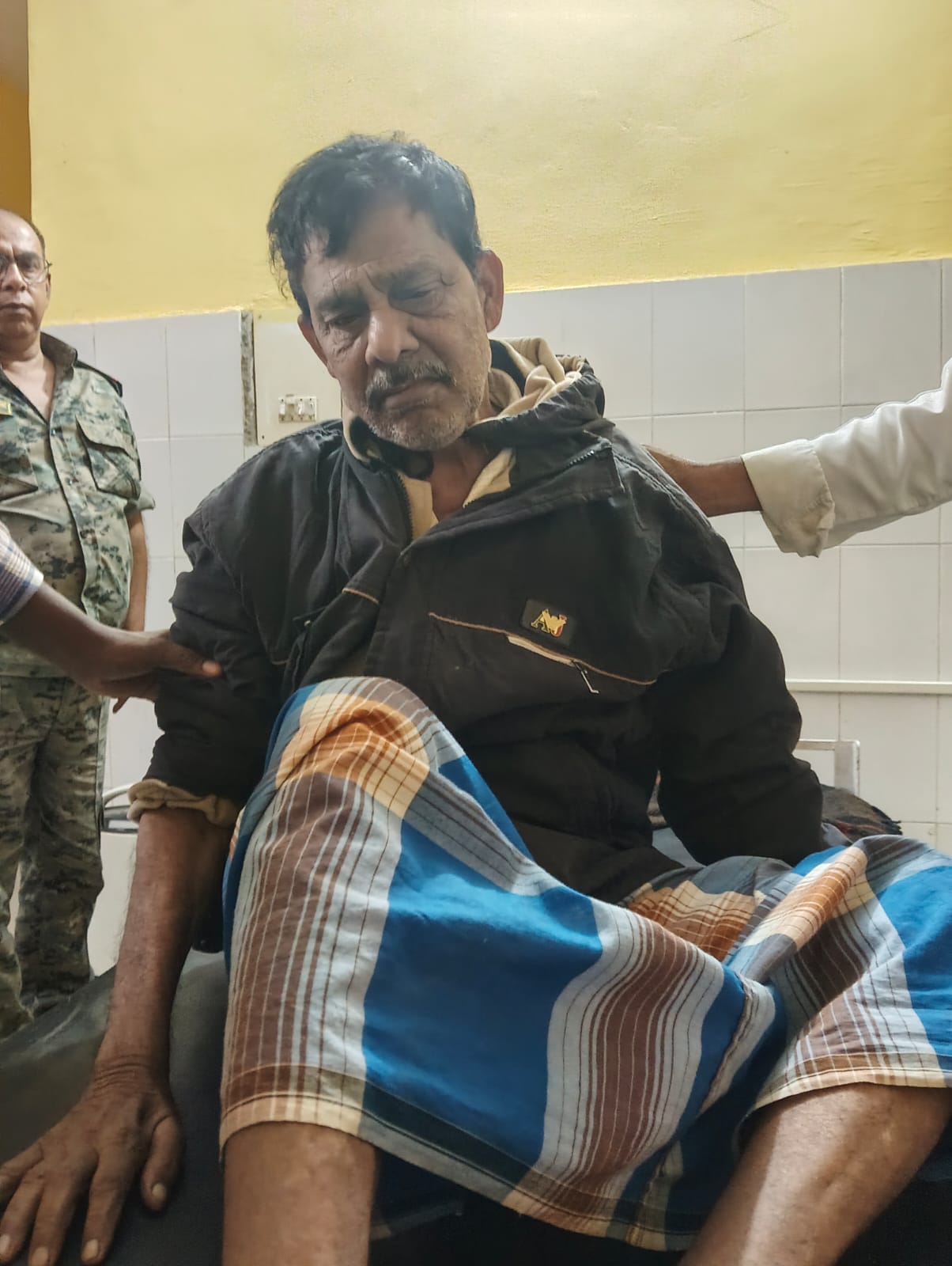 अजय नदी में बह रहे अज्ञात युवक को ग्रामीणों ने बचाया, पाथरघाटा घाट पर दिखाई मानवता की मिसाल