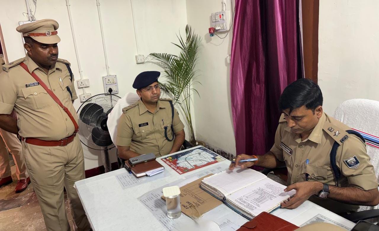 लोदीपुर थाना निरीक्षण में मिली लापरवाही, थानाध्यक्ष समेत सभी पदाधिकारियों का वेतन रोका