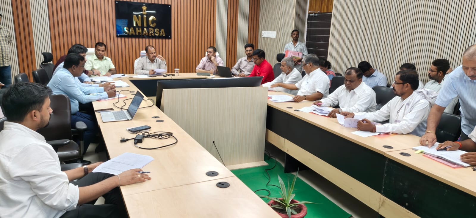 कोशी स्नातक निर्वाचन को लेकर डीएम ने राजनीतिक दलों के प्रतिनिधियों के साथ की बैठक, आचार संहिता पालन के निर्देश