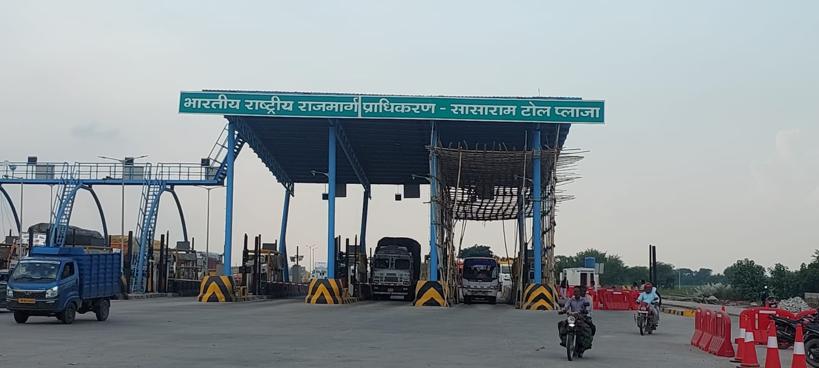 उत्तर प्रदेश में PNC पर NHAI की कार्रवाई, बिहार में बन रहे एक्सप्रेसवे की गुणवत्ता पर उठे सवाल