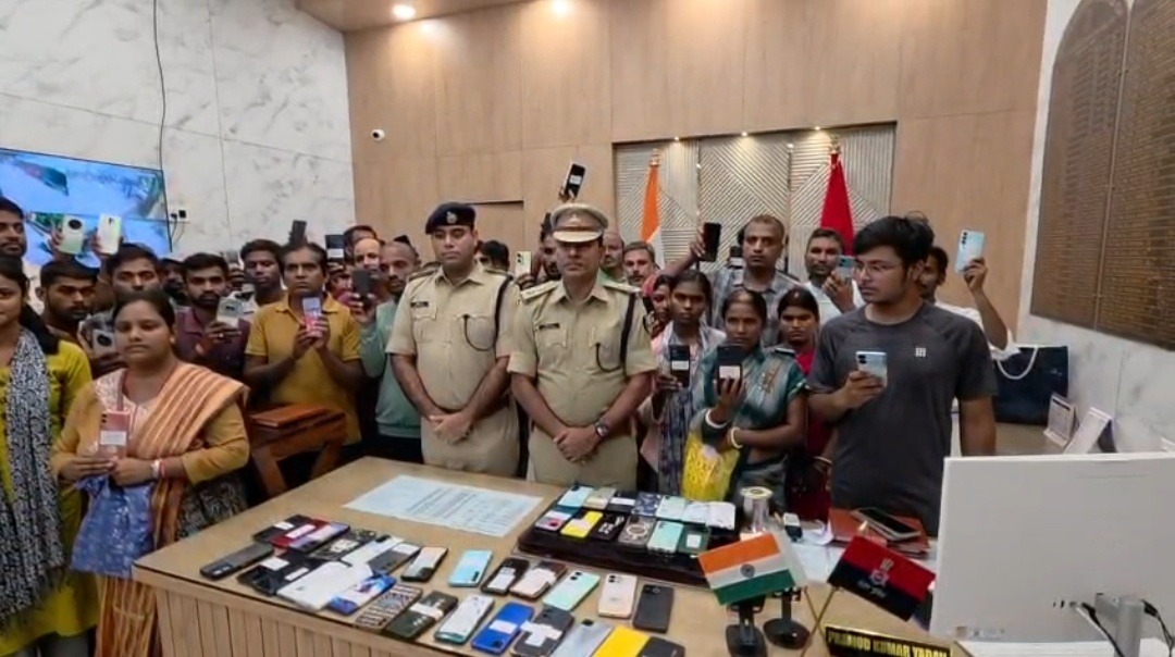 ऑपरेशन मुस्कान में भागलपुर पुलिस की बड़ी कार्रवाई, 75 मोबाइल बरामद; 20 लाख के फोन वास्तविक धारकों को लौटाए