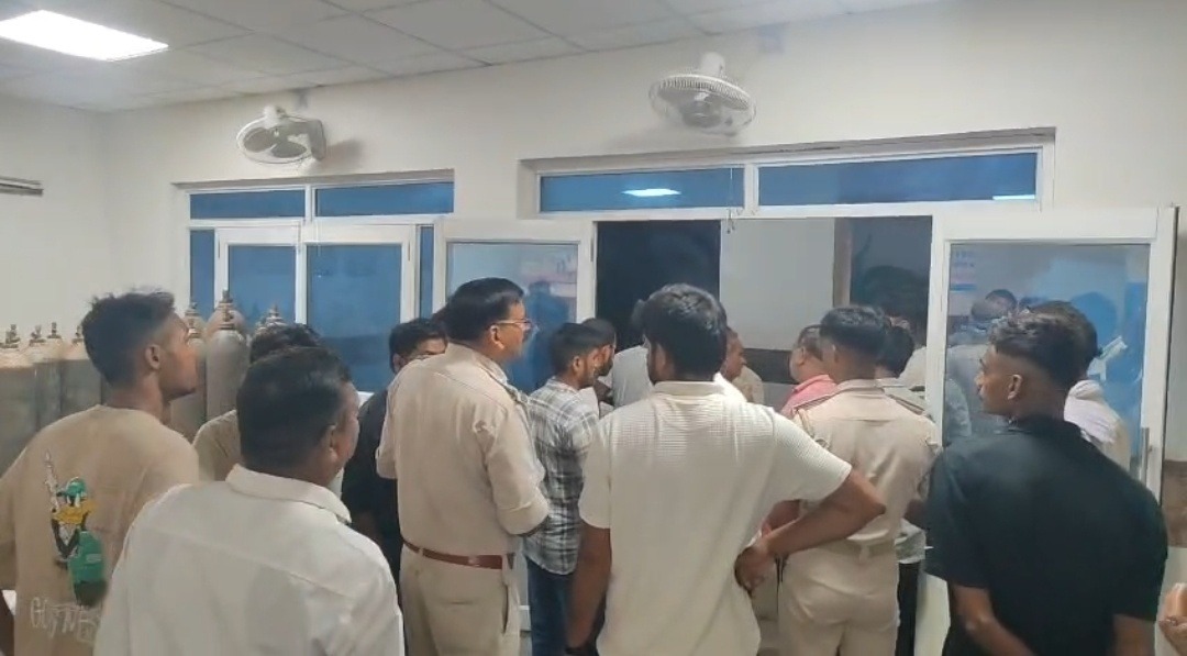 सीवान में भीषण सड़क हादसा, डंपर ने बाइक सवार पिता-पुत्र को कुचला, दोनों की मौत