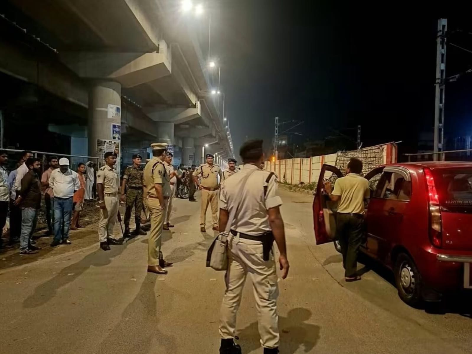 किशनगंज में वाहन जांच अभियान का एसपी संतोष कुमार ने लिया जायजा, पुलिस अधिकारियों को दिए निर्देश