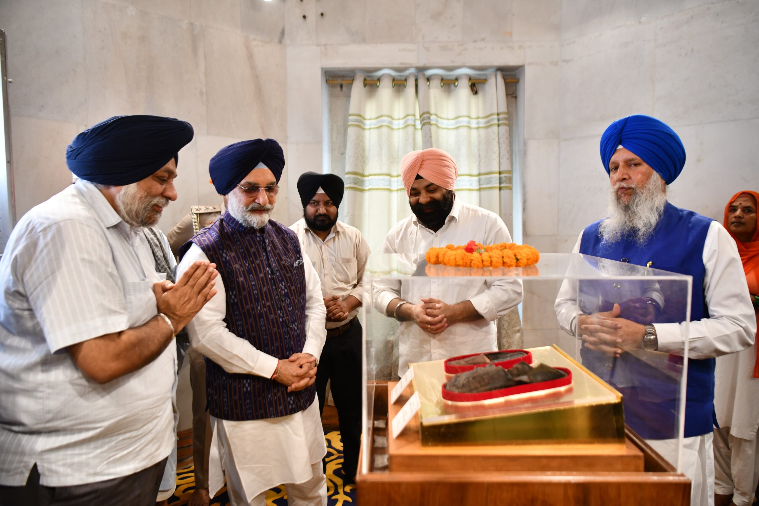 दिल्ली के उपराज्यपाल तरनजीत सिंह संधू ने तख्त पटना साहिब में टेका माथा, गुरु घर में की सेवा