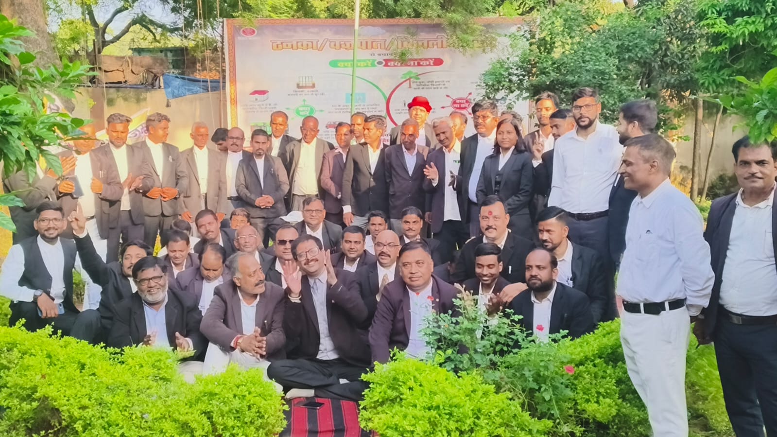 अधिवक्ता से कथित पुलिस दुर्व्यवहार के विरोध में जमुई में न्यायिक कार्य का बहिष्कार, कचहरी मार्ग पर प्रदर्शन