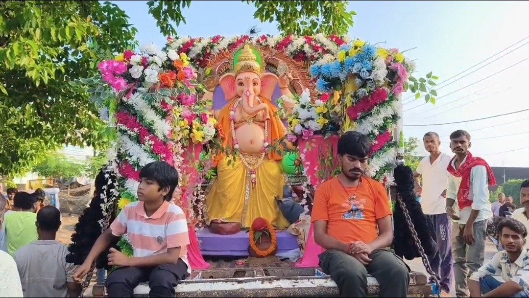 नालंदा में 14 दिनों तक चला गणेश उत्सव, भव्य शोभायात्रा के साथ बप्पा को दी गई विदाई