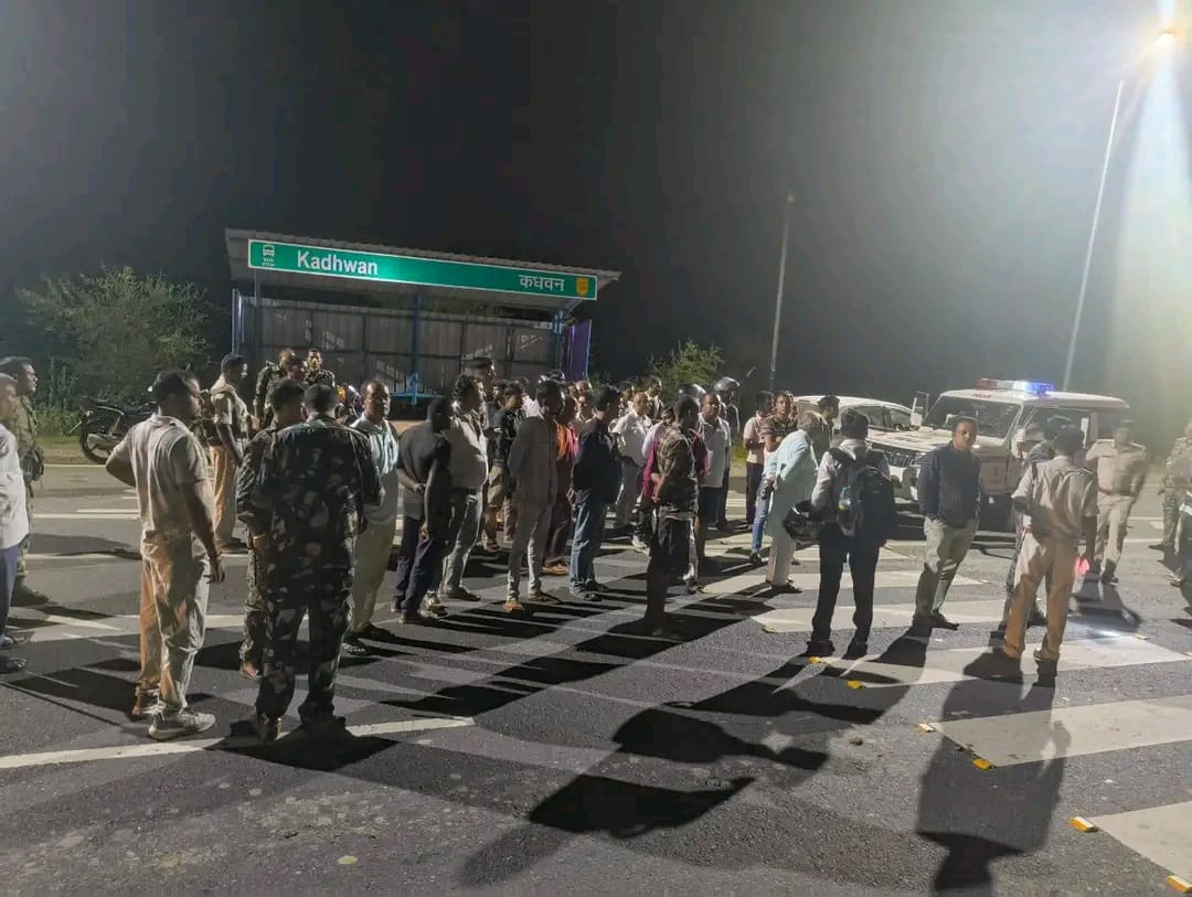 पलामू में 15 जगहों पर पुलिस का बड़ा चेकिंग अभियान, बिना हेलमेट वालों को दी चेतावनी