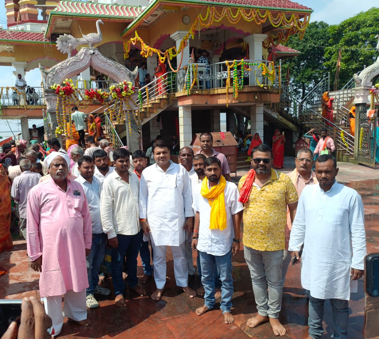 बाबा कारू खिरहरि मंदिर के समीप कटाव तेज, सिमरी विधायक संजय सिंह ने किया निरीक्षण; जल संसाधन विभाग से तत्काल कार्रवाई की मांग