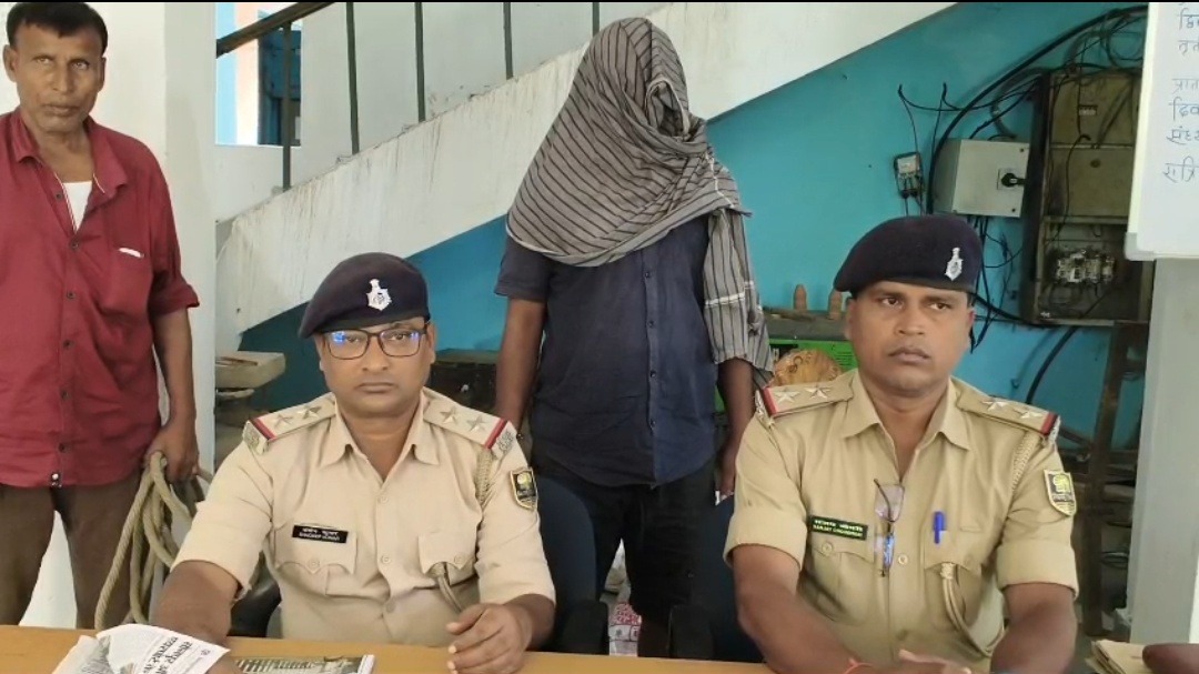 बेतिया में बोलेरो से 67.930 किलो गांजा बरामद, कारोबारी गिरफ्तार; न्यायिक हिरासत में भेजा गया