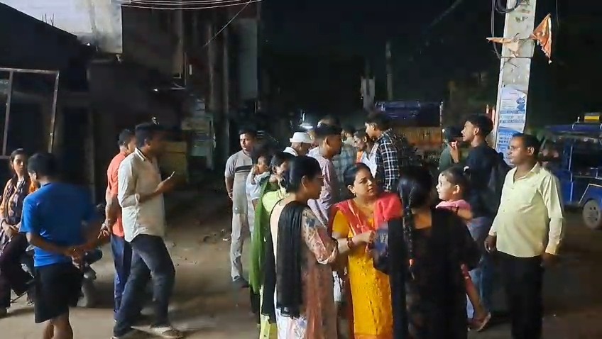 जमुई में बीच बाजार महिला के गले से सोने की चेन झपटी, बाइक सवार दो बदमाश फरार