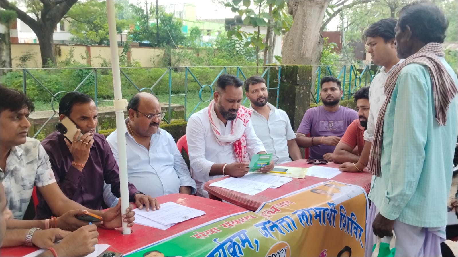 जामताड़ा में भाजपा ने लगाया लाभार्थी सहायता शिविर, योजनाओं से जुड़ी समस्याओं के समाधान का किया प्रयास