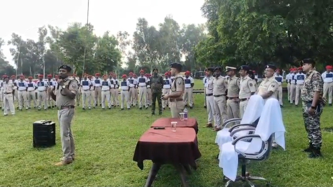 सहरसा पुलिस लाइन पहुंचे DIG कुमार आशीष, 178 प्रशिक्षु सिपाहियों से मिले; बेहतर प्रशिक्षण के लिए किया मोटिवेट