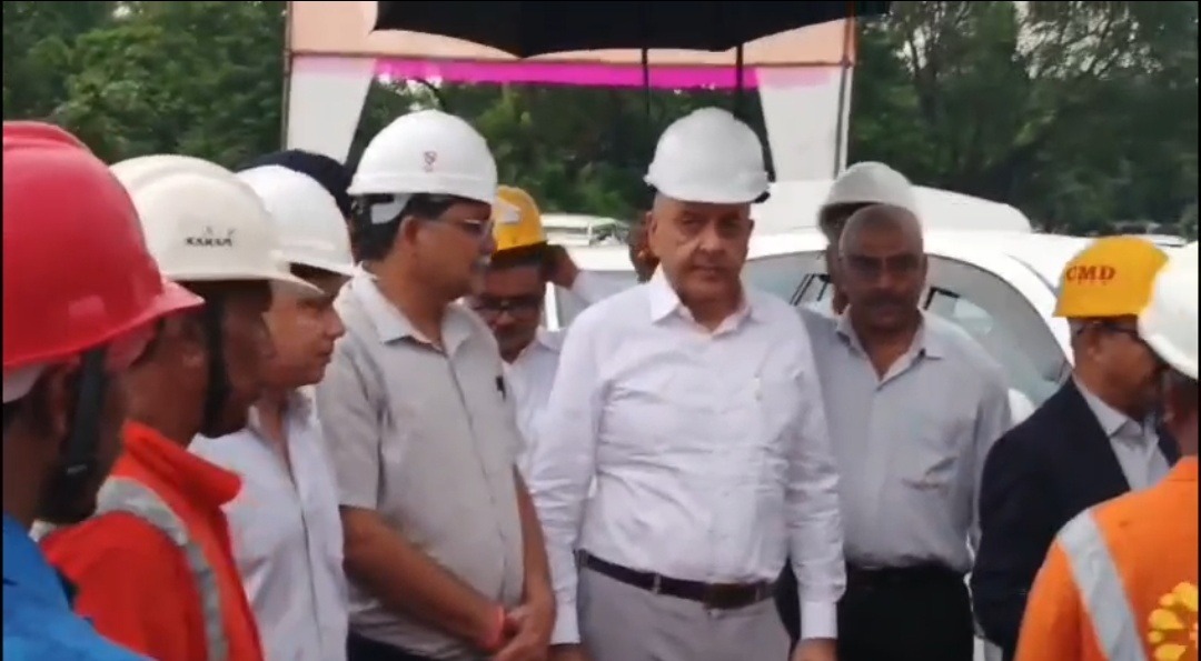 पीएम के सलाहकार तरुण कपूर ने मूनीडीह CBM परियोजना का किया निरीक्षण, अक्टूबर 2027 से गैस बिक्री की तैयारी