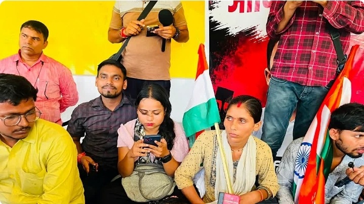 6 साल का आदित्य धरने पर, PM से मिलने की मांग; कानूनी सवालों के बीच चर्चा में आया प्रदर्शन