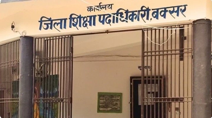 बक्सर के स्कूल में बड़ी लापरवाही! छात्रा से कंधा दबवाने के आरोप समेत चार शिक्षक निलंबित