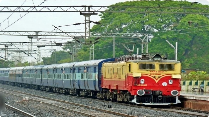 फरक्का में पटरी धंसने से रेल परिचालन प्रभावित, किशनगंज में कई ट्रेनें 6 घंटे तक लेट