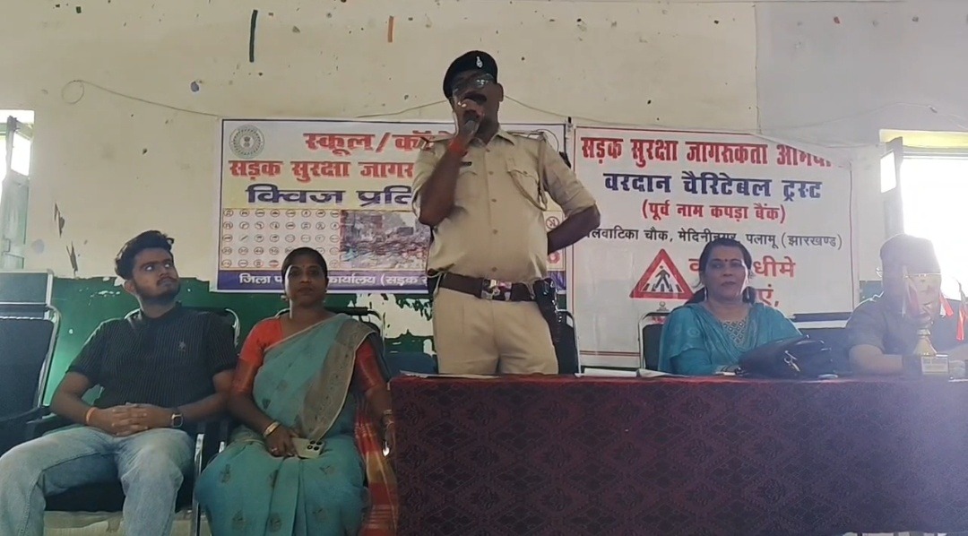 जामताड़ा के जिला स्कूल में सड़क सुरक्षा पर क्विज प्रतियोगिता, ग्रुप सी ने मारी बाजी