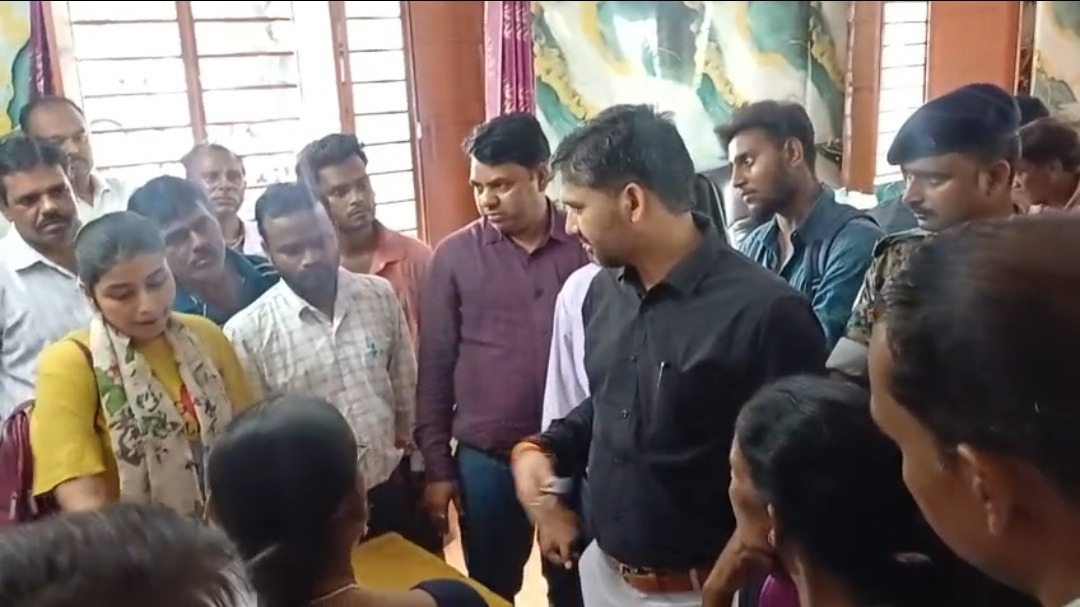 जामताड़ा में मतदाता सूची पुनरीक्षण की सुनवाई तेज, डीसी ने शिविरों का किया औचक निरीक्षण