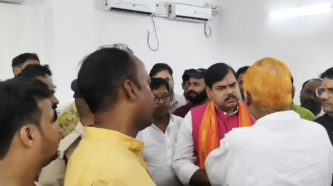 सहरसा में पत्रकार से कथित मारपीट मामले पर प्रभारी मंत्री ने लिया संज्ञान, जांच के बाद कार्रवाई का भरोसा