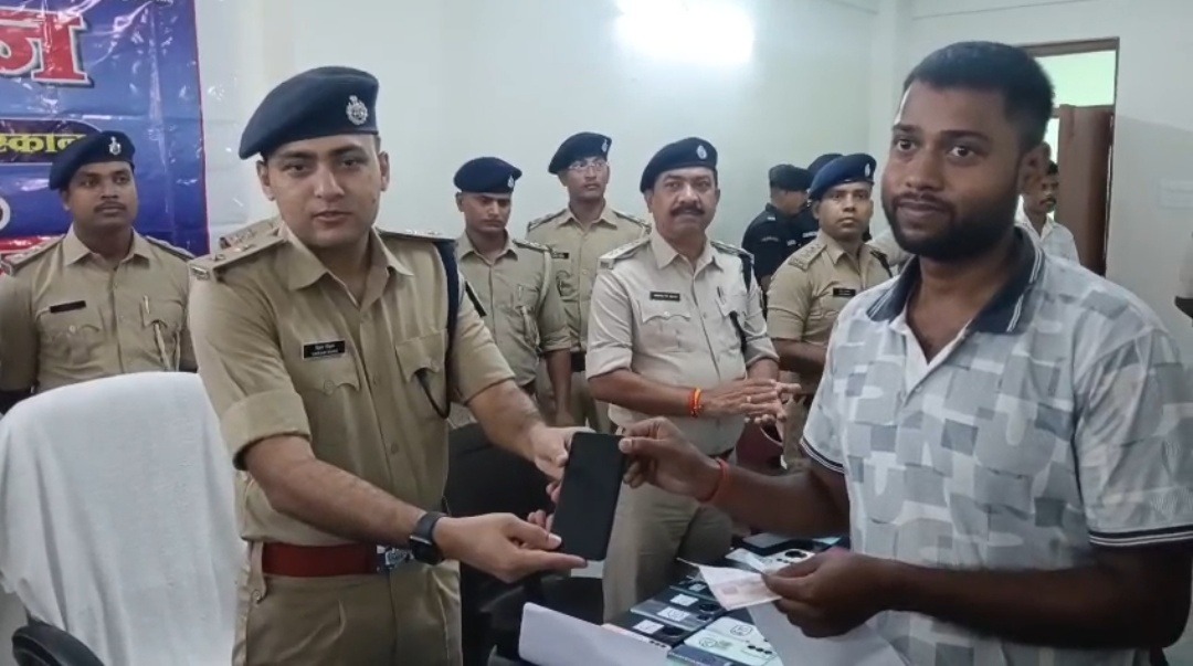 सहरसा में ऑपरेशन मुस्कान फेज-11 की बड़ी सफलता, 209 मोबाइल फोन बरामद