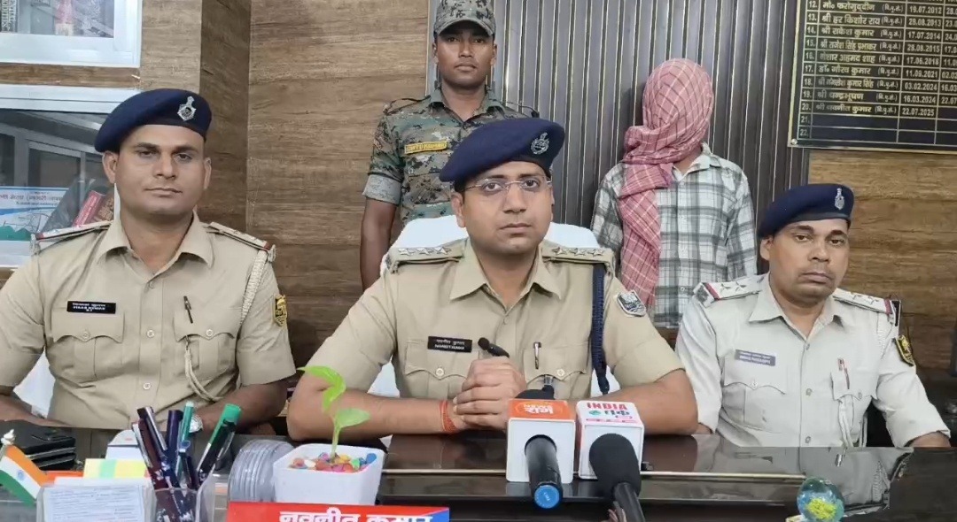 सालेपुर बाईपास थाना क्षेत्र में हथियार के साथ रोहित पांडे गिरफ्तार, पुलिस जांच में जुटी