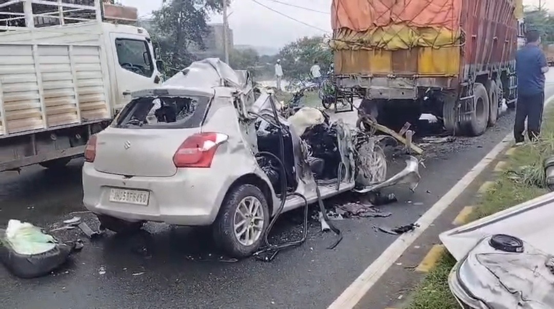 जमशेदपुर में भीषण सड़क हादसा, ग्रामीण विकास मंत्री दीपिका पांडेय सिंह की बेटी समेत चार की मौत