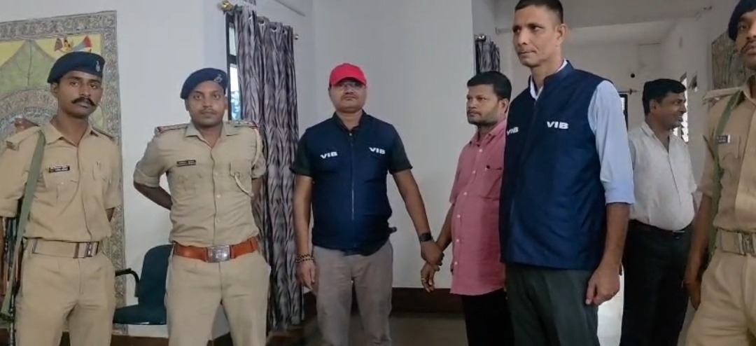 सुपौल DTO कार्यालय में 15 हजार रुपये रिश्वत लेते डाटा एंट्री ऑपरेटर गिरफ्तार, निगरानी टीम ने रंगेहाथ पकड़ा