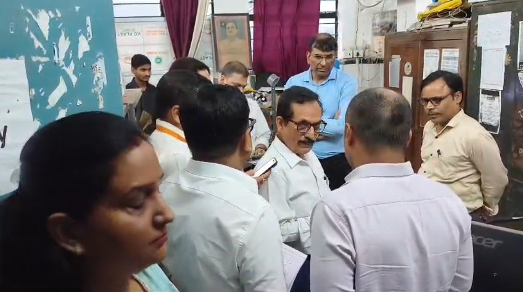 स्वास्थ्य सचिव ने किया सदर अस्पताल का औचक निरीक्षण, व्यवस्थाओं पर जताई नाराजगी