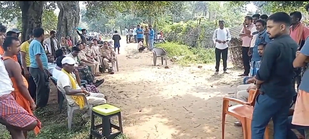 हाथियों का तांडव: टुंडी में सहायक अध्यापक को कुचलकर मौत, ग्रामीणों में आक्रोश